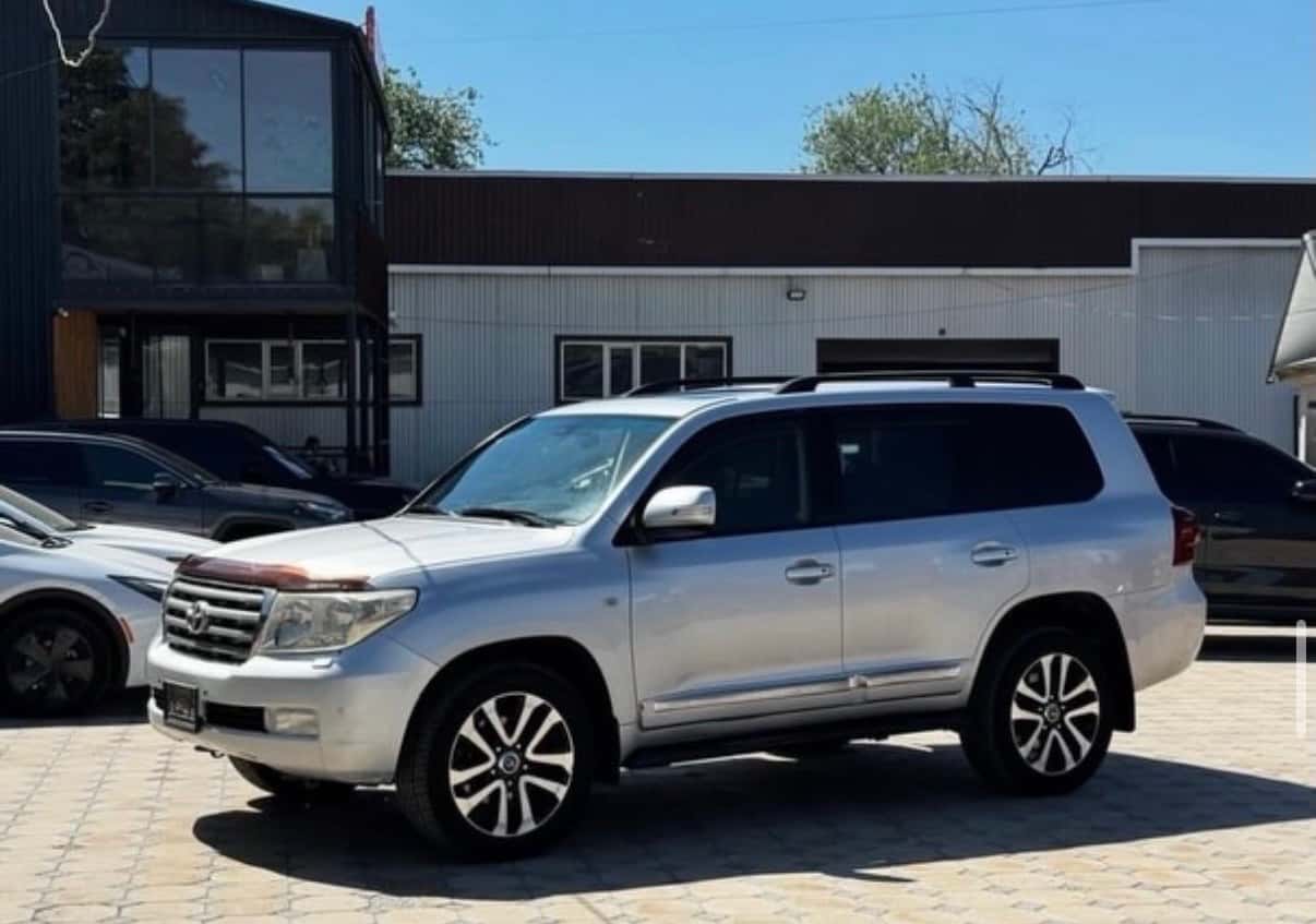Toyota Land Cruiser 200 2010, Бишкек