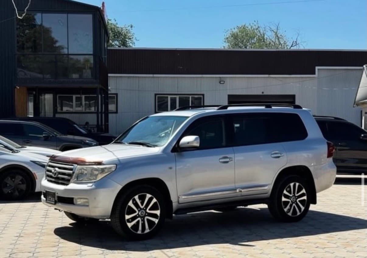 Toyota Land Cruiser 200 2010, Бишкек