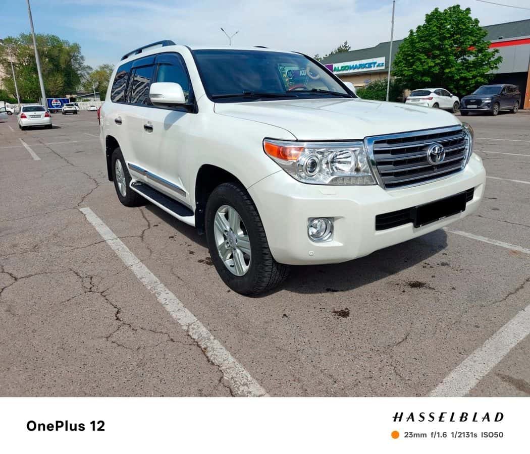 Toyota Land Cruiser 200 2013, Бишкек