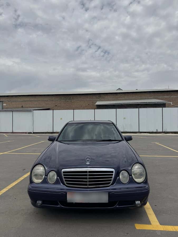 Mercedes-Benz E-Class 2000, Кызыл-Кия