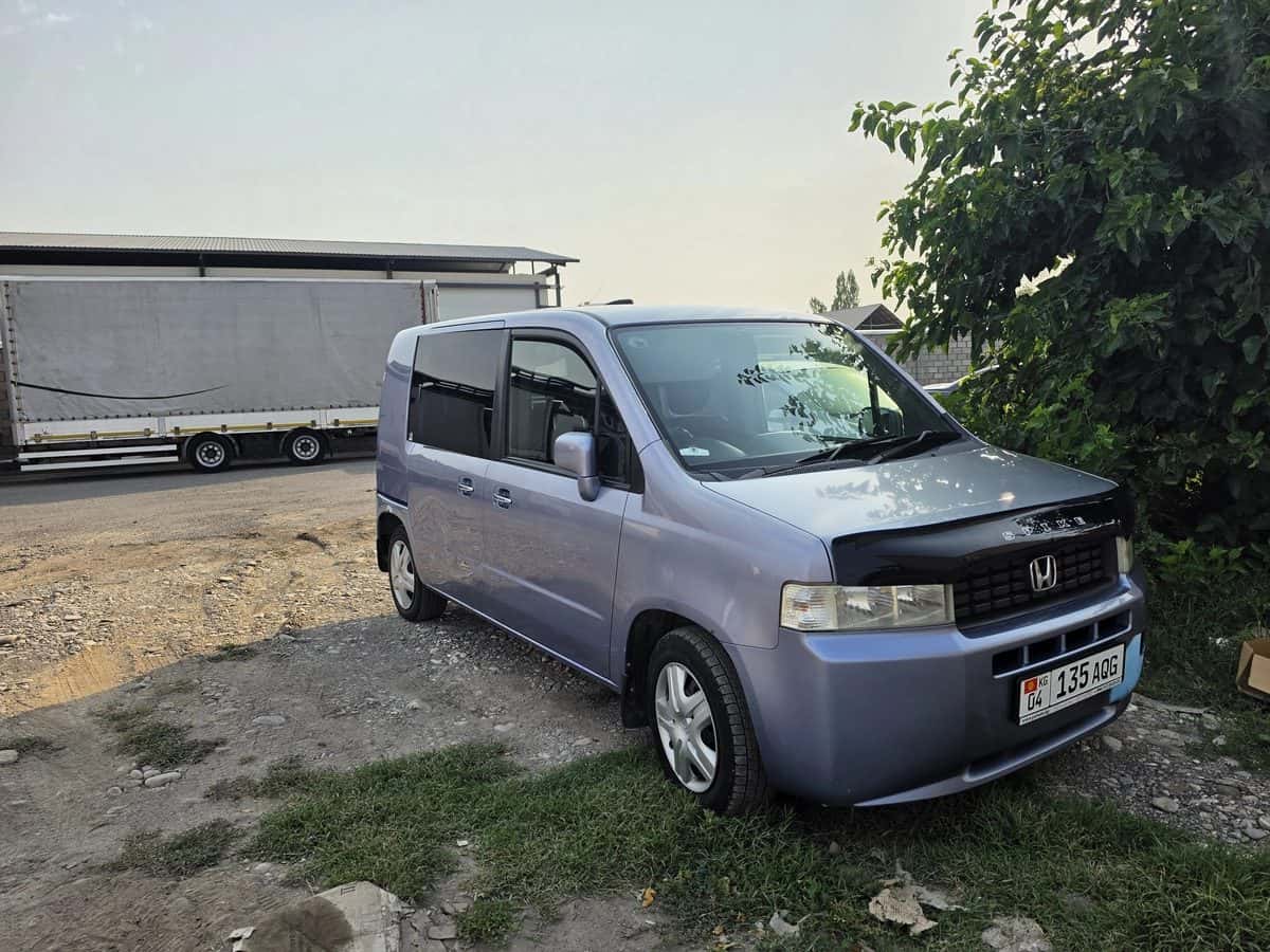 Honda Mobilio Spike 2003, Манас