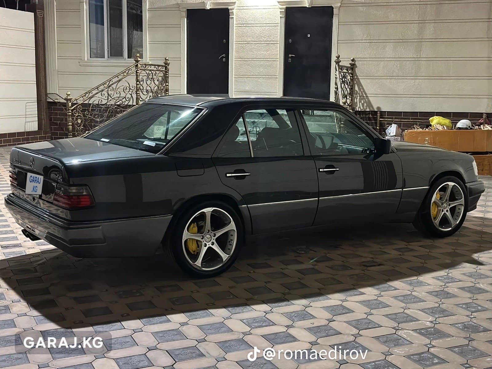 Mercedes-Benz 320 1986, Бишкек