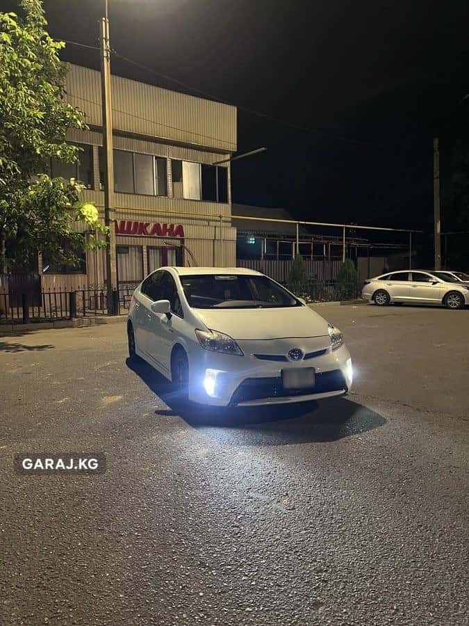 Toyota Prius 2015, Бишкек