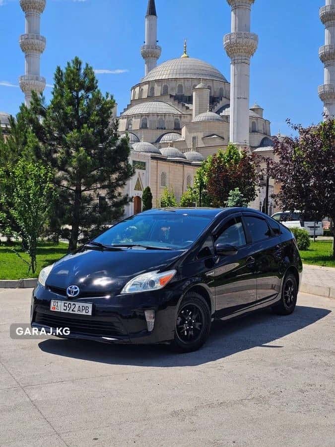 Toyota Prius Alpha 2014, Бишкек