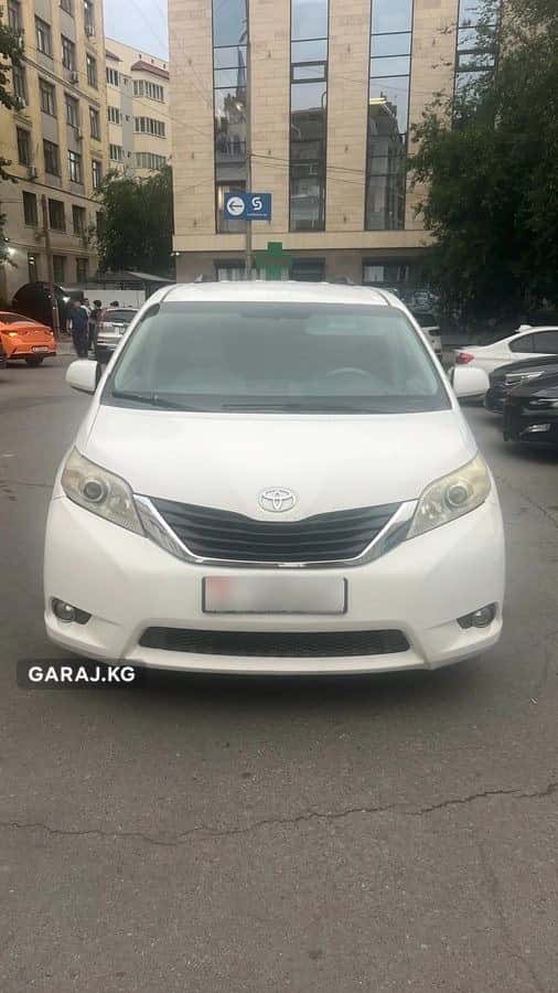 Toyota Sienna 2011, Бишкек