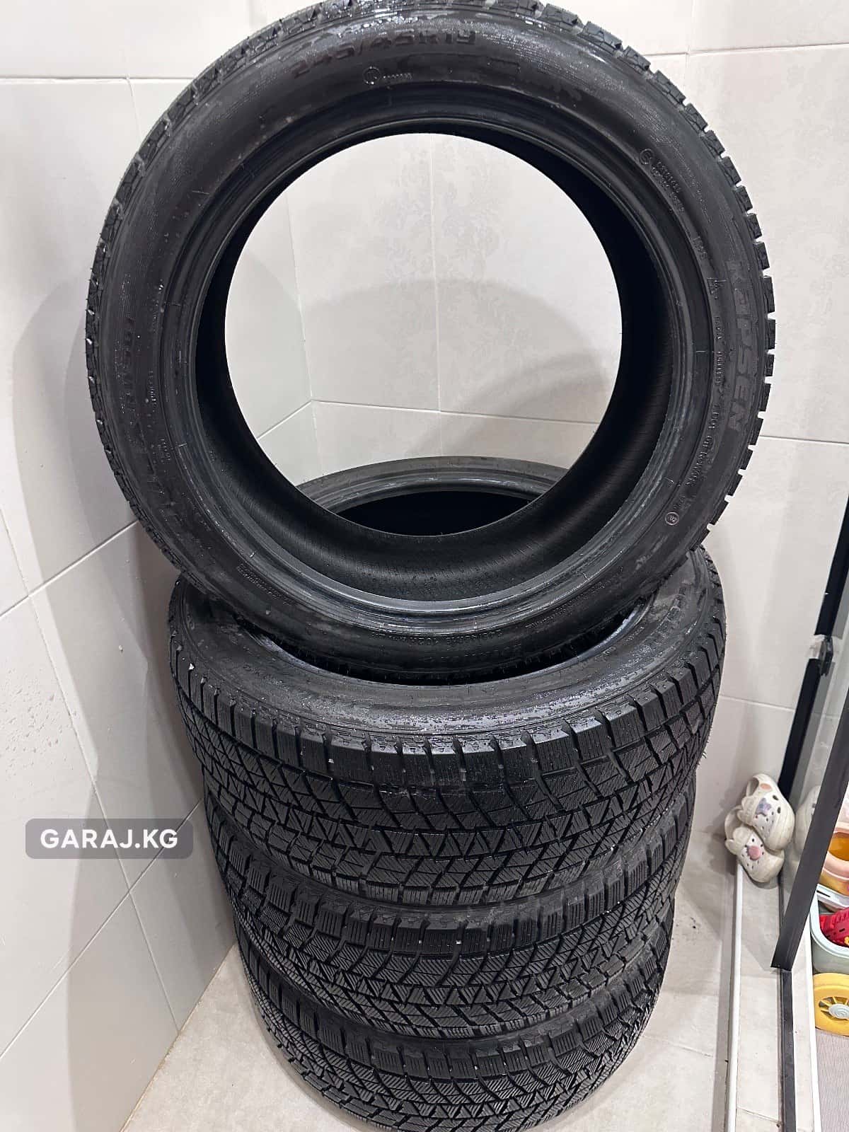 245/45R19 комплект зимней резины