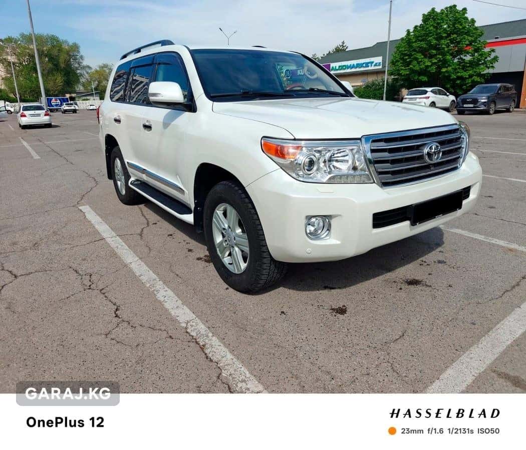 Toyota Land Cruiser 200 2013, Бишкек