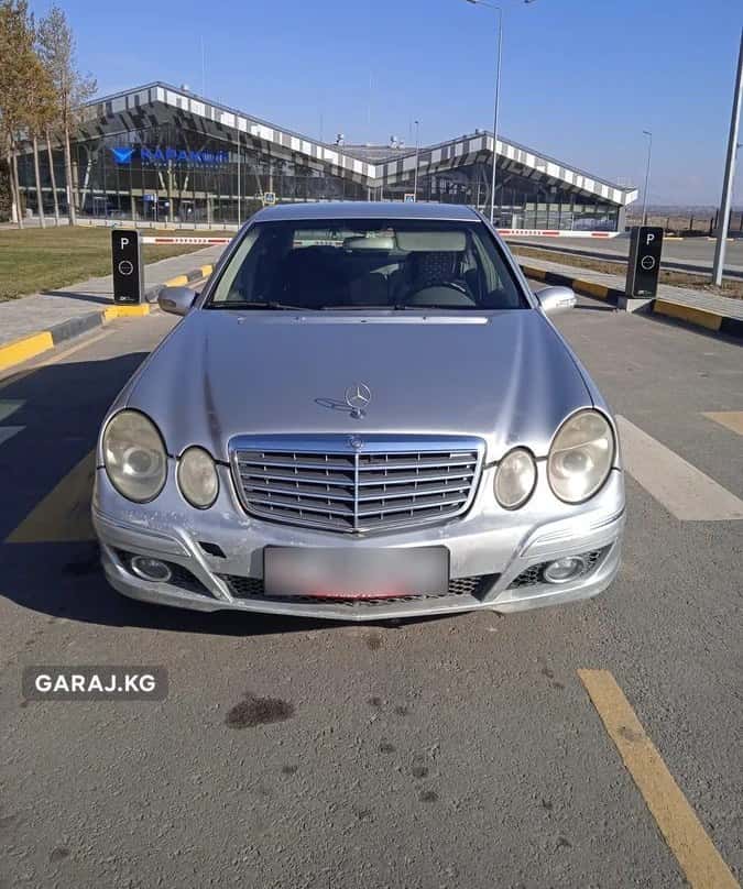 Mercedes-Benz E-Class 2004, Каракол