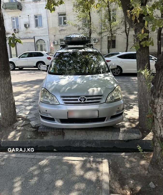 Toyota Avensis Verso 2004, Базар-Коргон