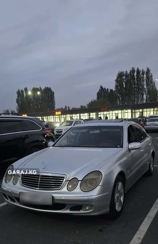 Mercedes-Benz E-Class 2002, Кызыл-Кия