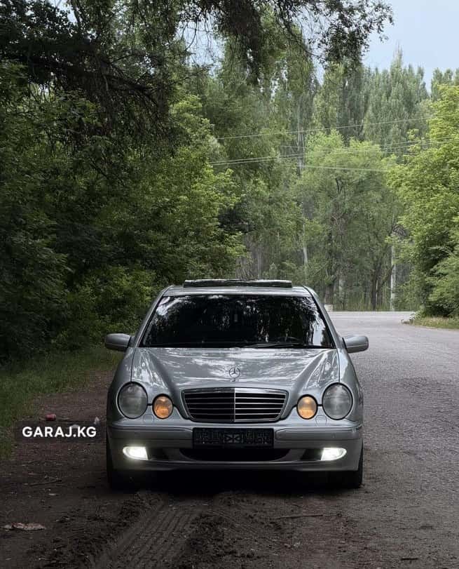 Mercedes-Benz E-Class 2000, Токмок