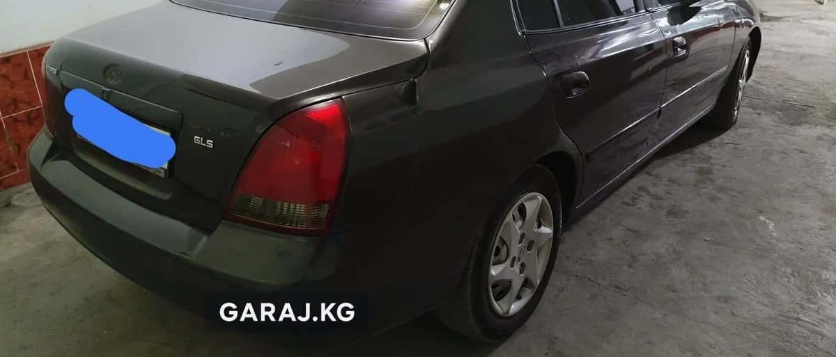 Hyundai Elantra 2002, Кызыл-Кия