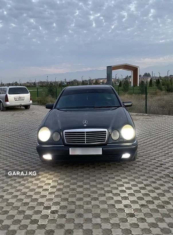 Mercedes-Benz E-Class 1998, Токмок