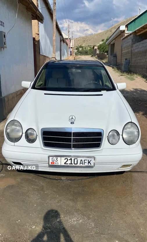 Mercedes-Benz E-Class 1998, с. Маргун