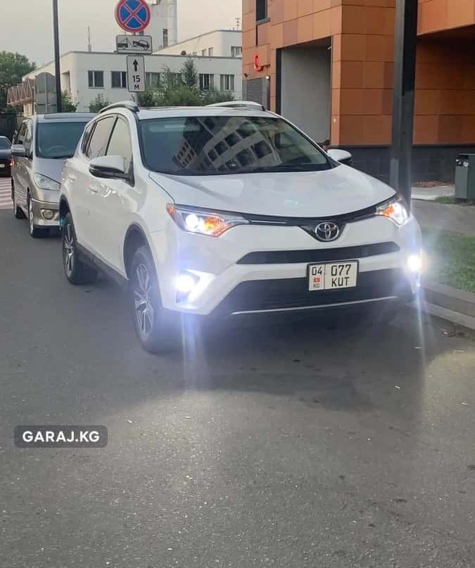 Toyota RAV4 2016, Базар-Коргон