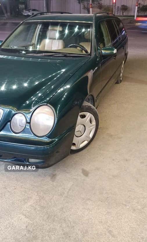Mercedes-Benz E-Class 2000, Кызыл-Кия