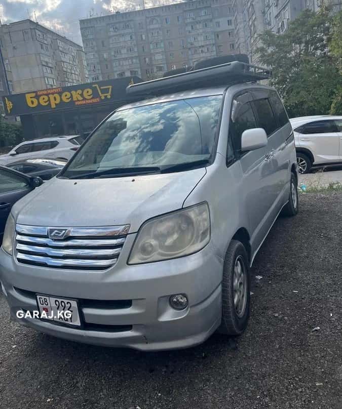 Toyota Noah 2003, Бишкек