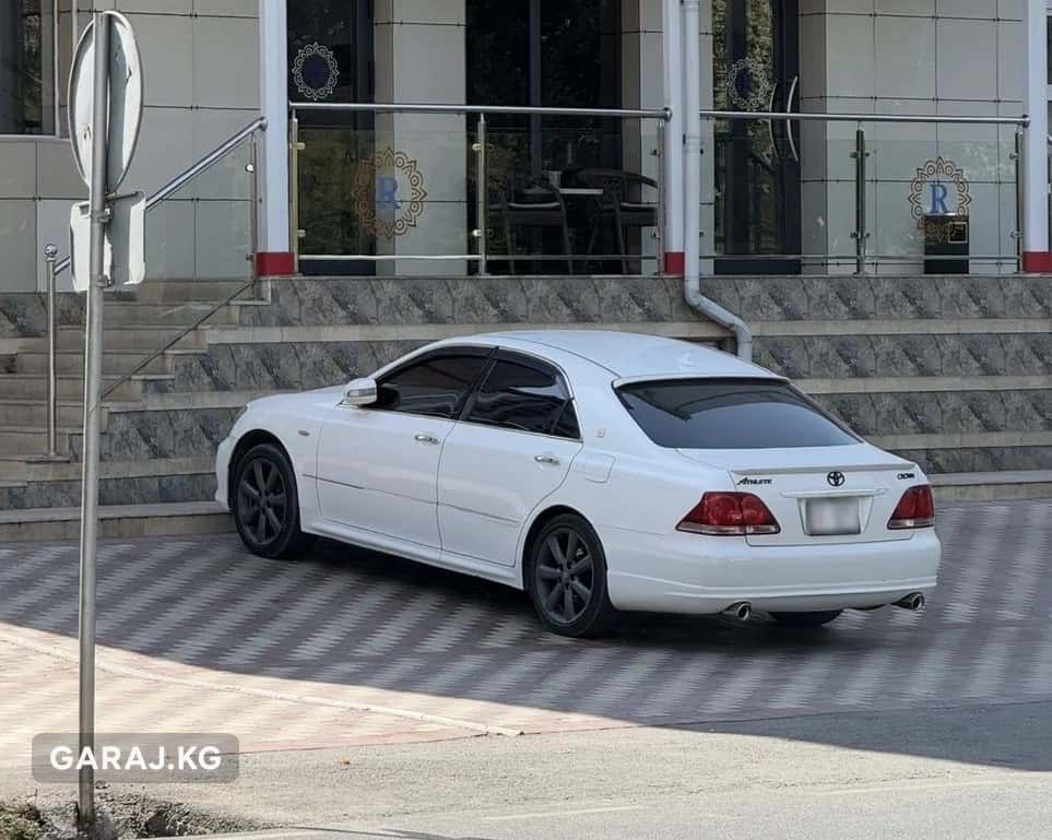 Toyota Crown 2004, Ош