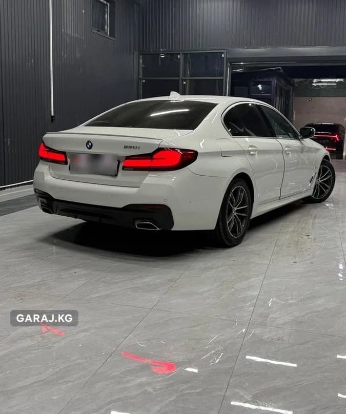 BMW 5 Series 2021, Ош