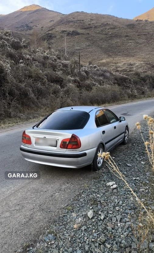 Mitsubishi Carisma 2001, с. Ак-Тюз