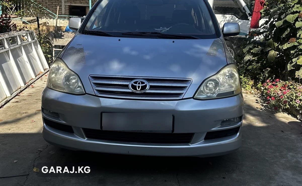 Toyota Avensis Verso 2004, Ноокат