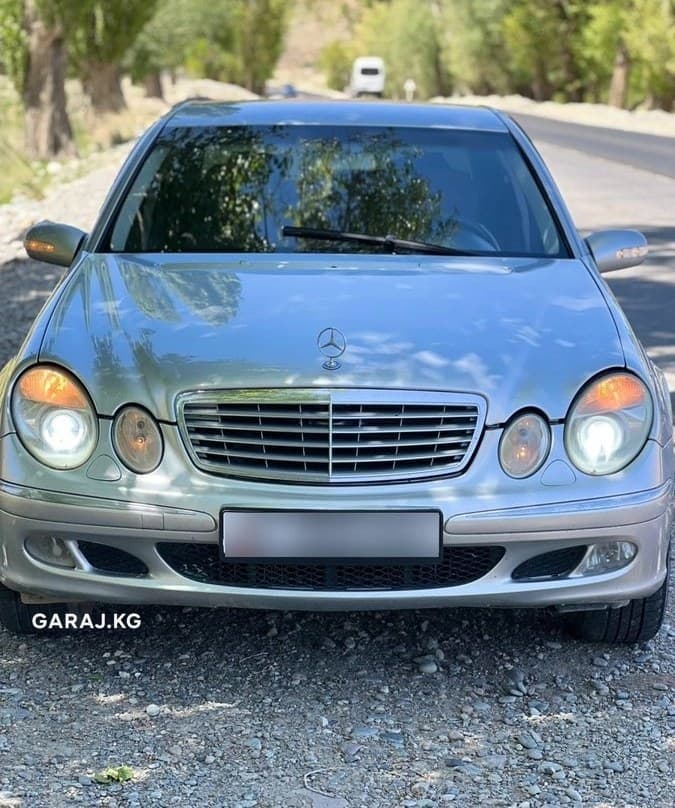 Mercedes-Benz E-Class 2002, Нарын