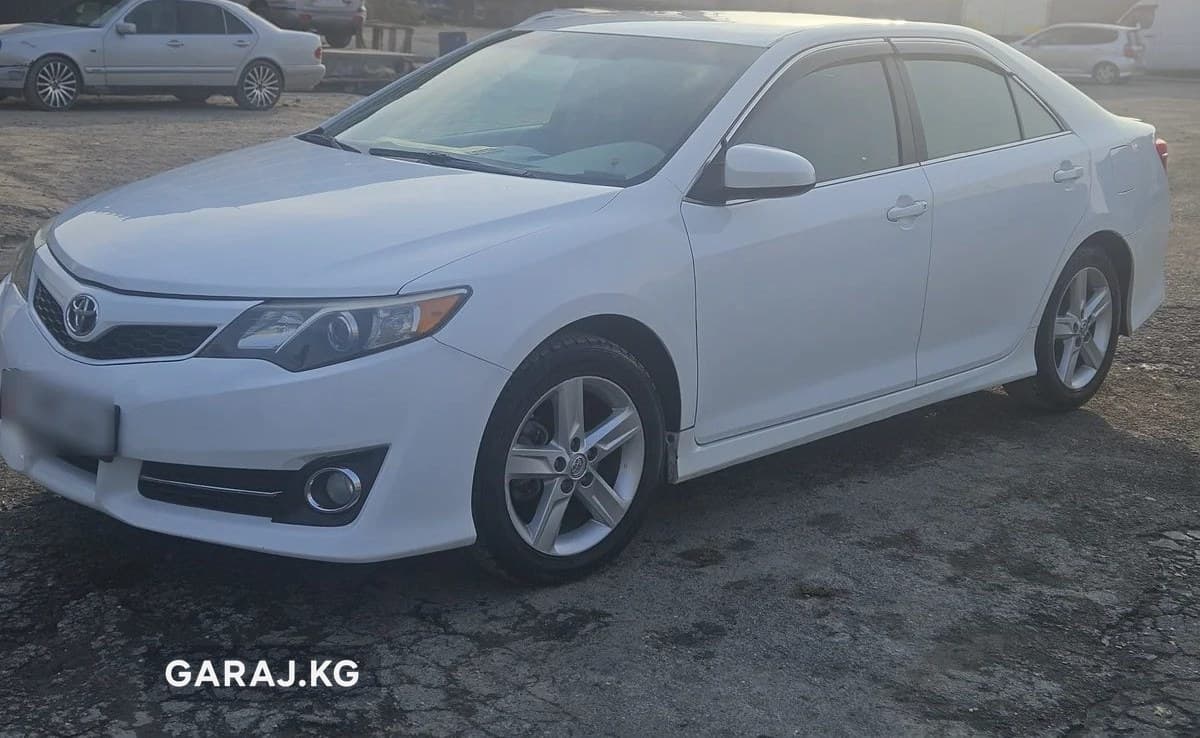 Toyota Camry 2014, Кызыл-Кия